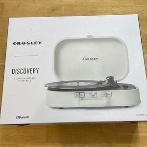 Portable vinyl record player